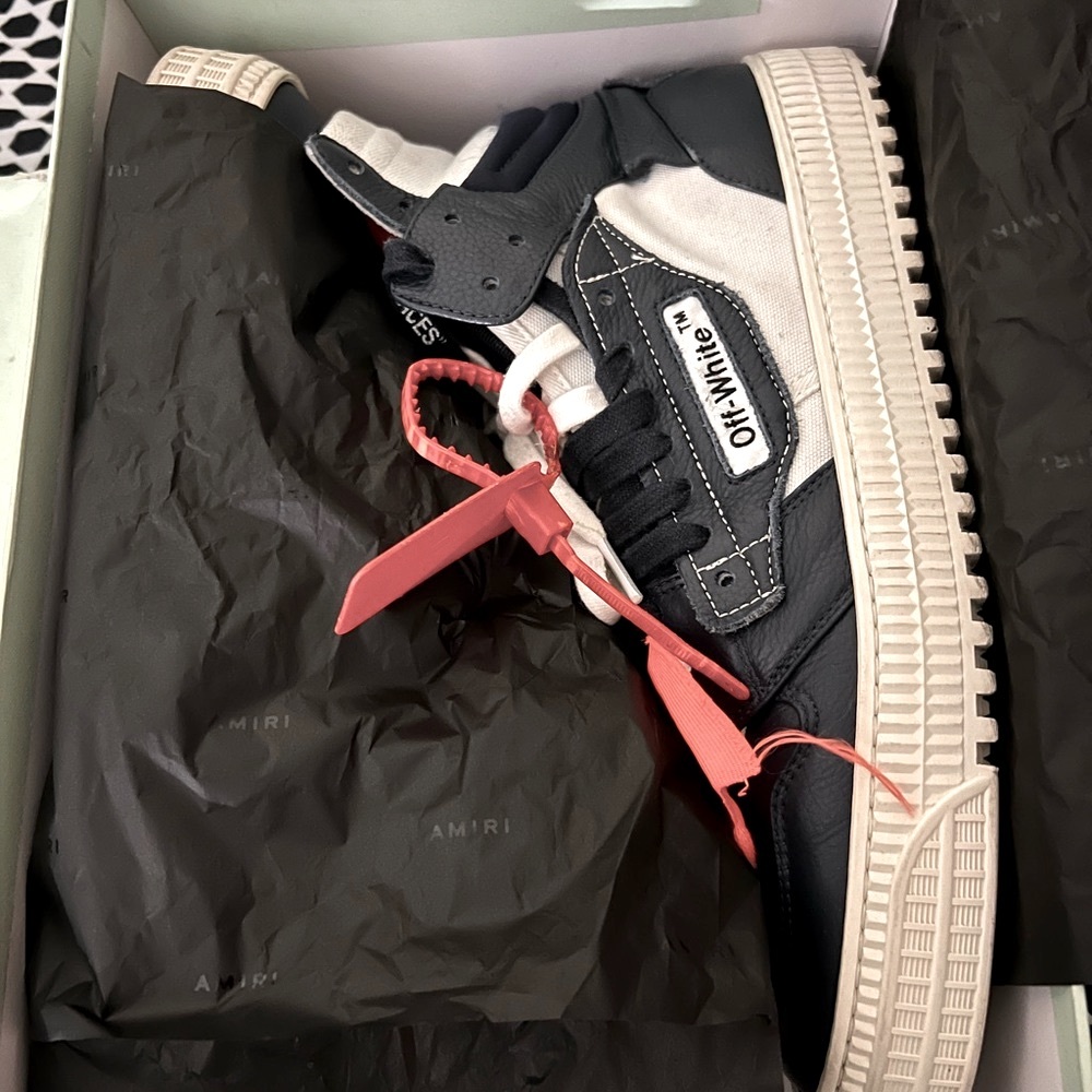 Off-White high top size 42 (US 9)